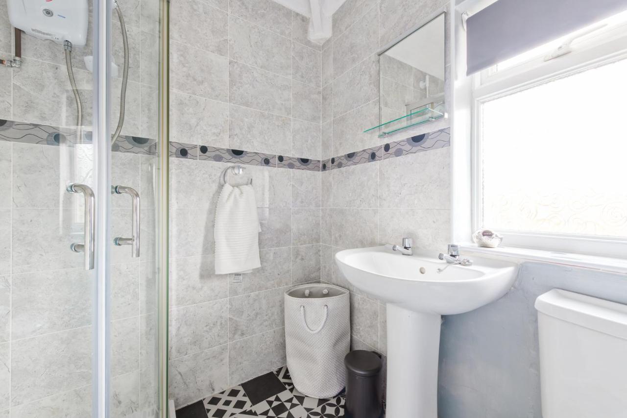 Rookwood House - Spacious Home With Free Parking - Short Stay Leeds Leeds  Exterior foto